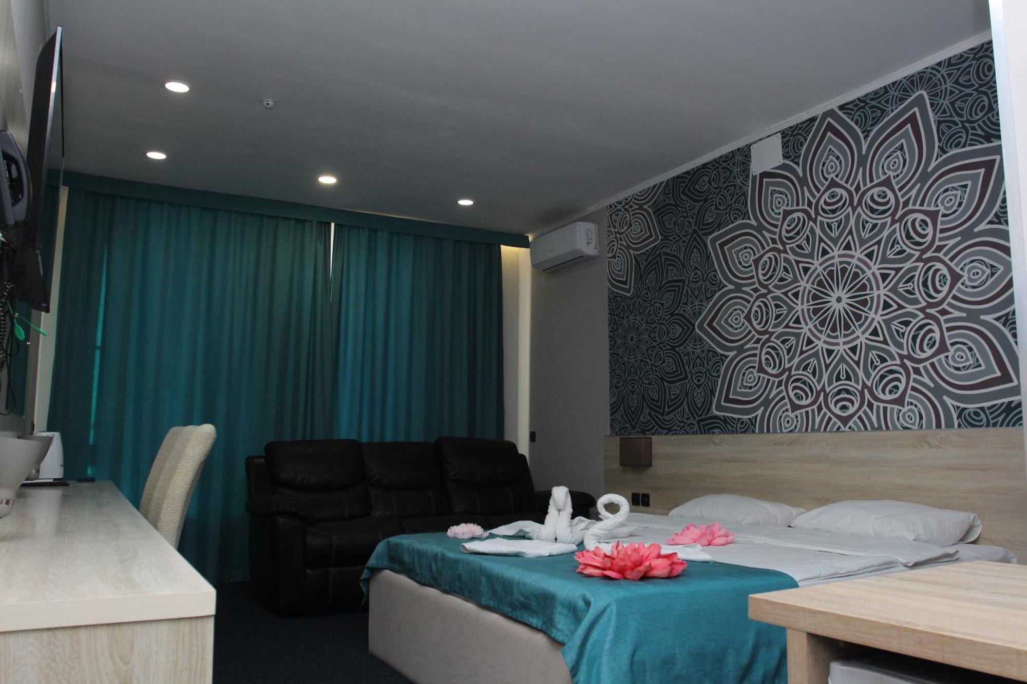 Altyn Shatyr Hotel And Restaurant Aksay Exterior photo