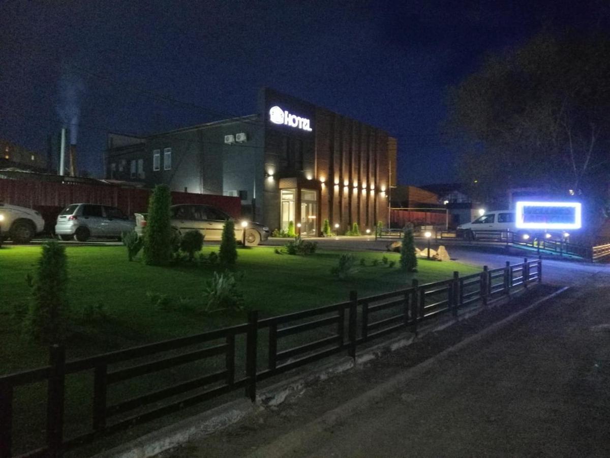 Altyn Shatyr Hotel And Restaurant Aksay Exterior photo